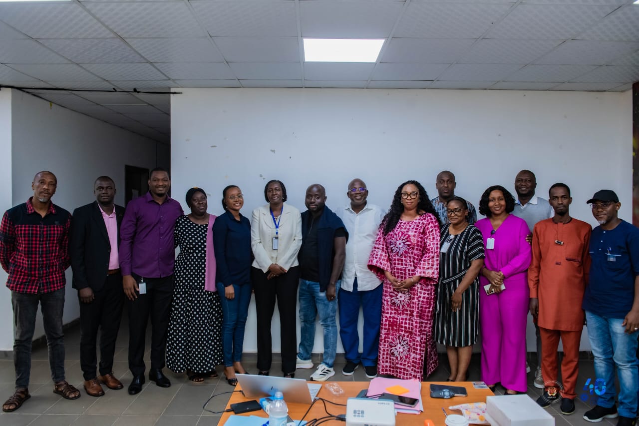 Photo de groupe d'une session de formation COMPETENCIA
