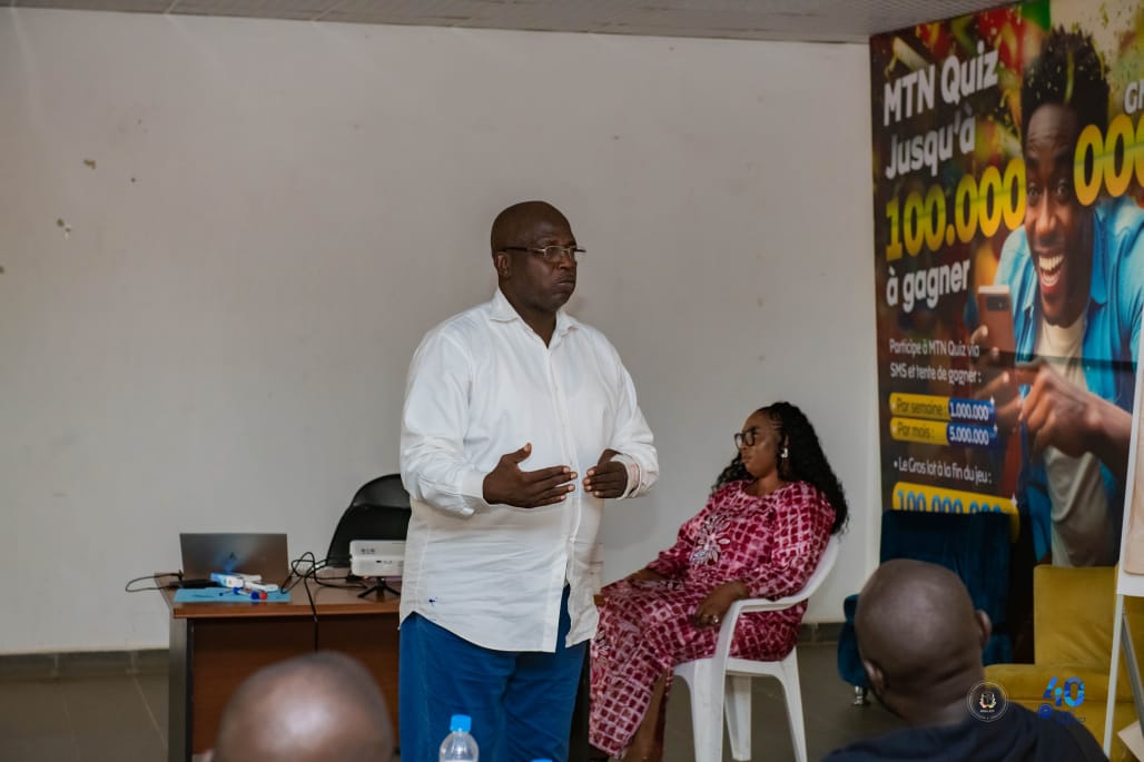 Animation d'une session de formation devant les participants